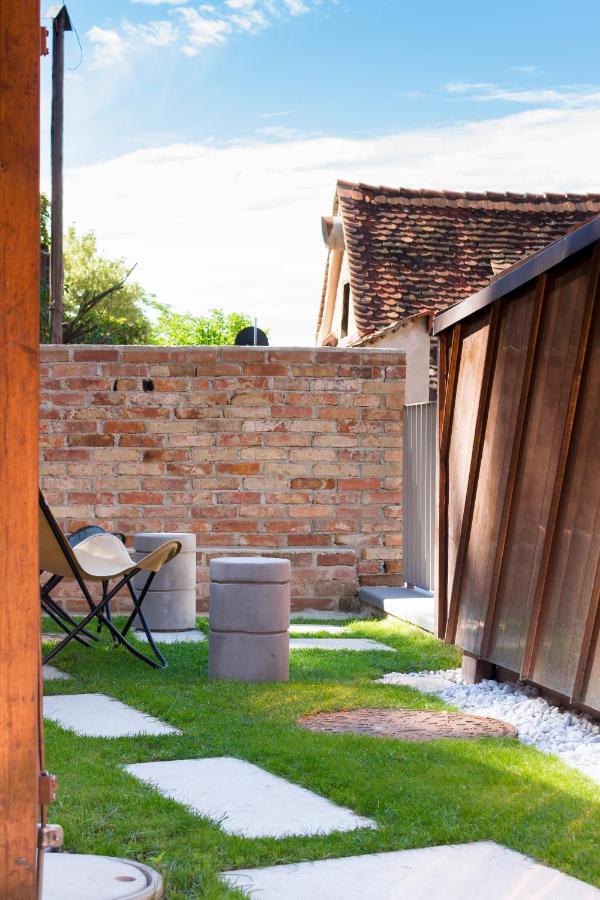 Kai 36 - Hotel Zwischen Fels Und Fluss Γκρατς Εξωτερικό φωτογραφία The courtyard of the house