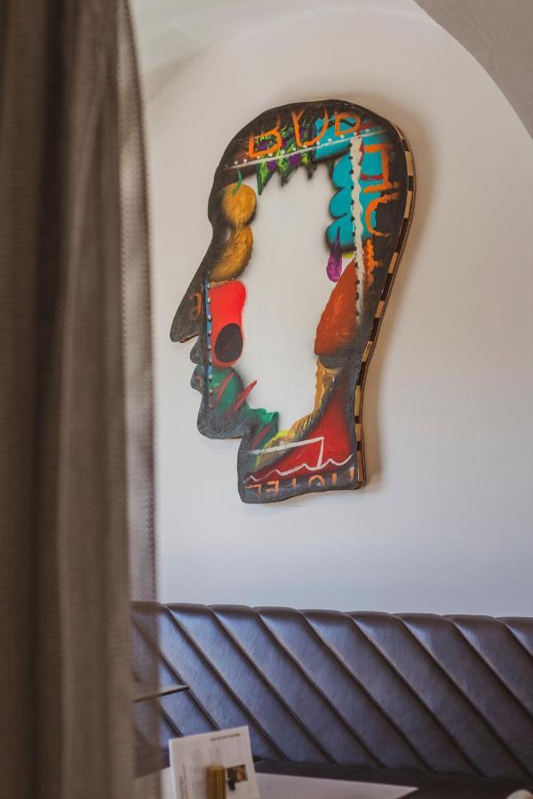 Kai 36 - Hotel Zwischen Fels Und Fluss Γκρατς Εξωτερικό φωτογραφία A sculpture by the artist