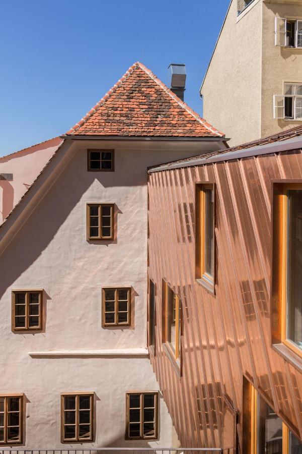Kai 36 - Hotel Zwischen Fels Und Fluss Γκρατς Εξωτερικό φωτογραφία Copper cladding on a house in Regensburg, Germany