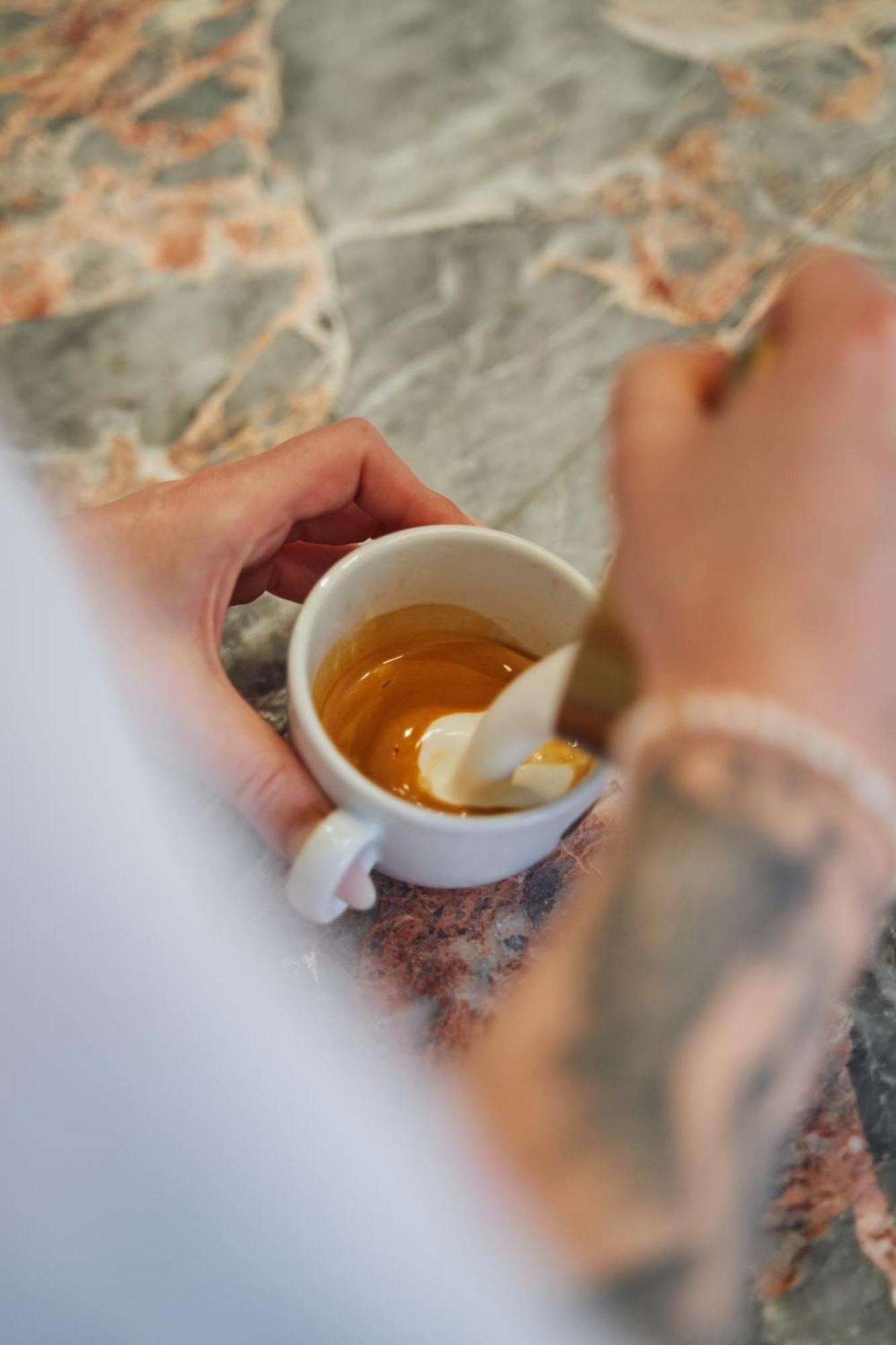 Kai 36 - Hotel Zwischen Fels Und Fluss Γκρατς Εξωτερικό φωτογραφία Preparation of a cup of turmeric milk